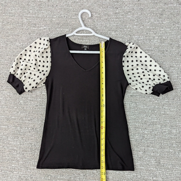 🎈Storm Women's (Size Medium) Black V-Neck Top With Polka Dot Puff Sleeves - Picture 5 of 12